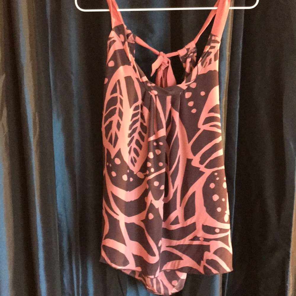 Tea and Honey silk pattern sleeveless blouse